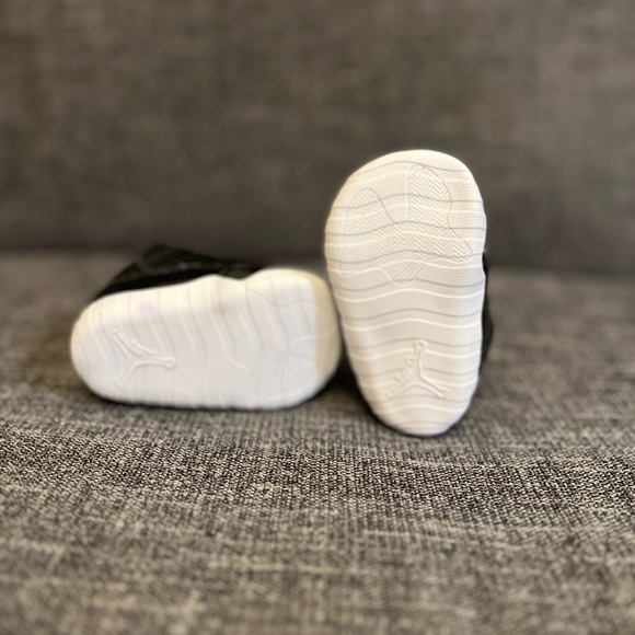 NIKE AIR JORDAN 11 CRIB BOOTIE
BLACK VARSITY RED WHITE SZ 2C - Picture 2 of 6